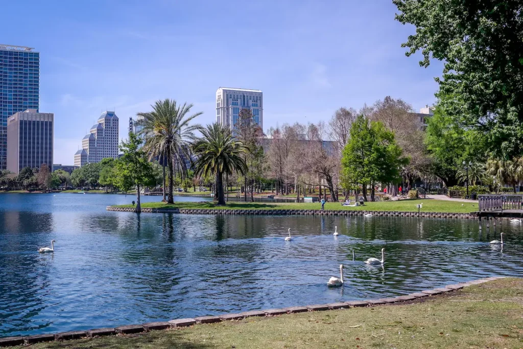 Cheap Things to Do in Orlando Florida picture or lake eola park in orlando florida